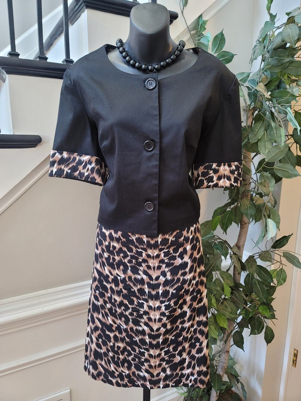 Courtenay Skirt Suit Women's SZ 16 Black/Beige Animal Print Belted Short Sleeve